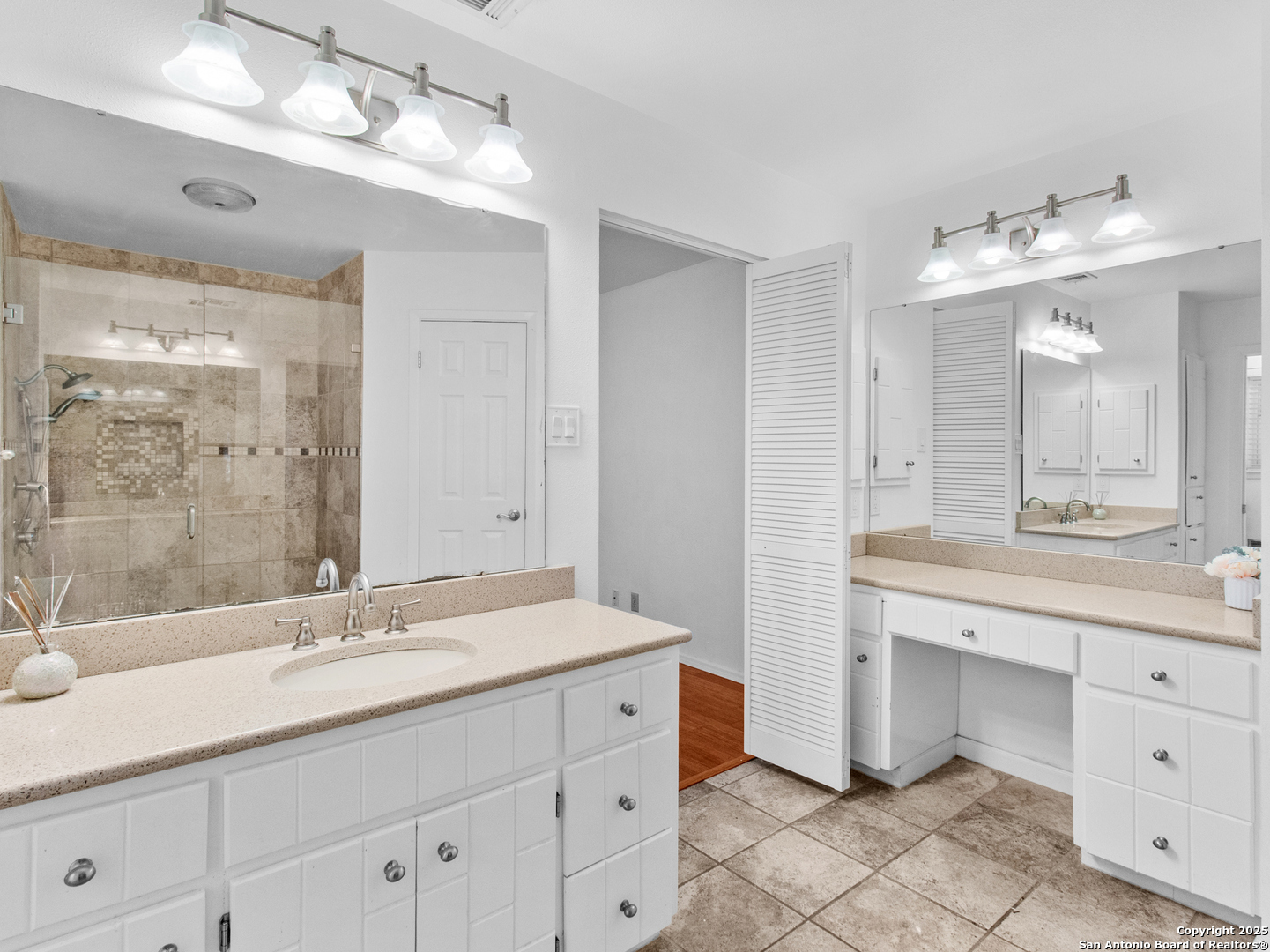 13851 Brook Hollow