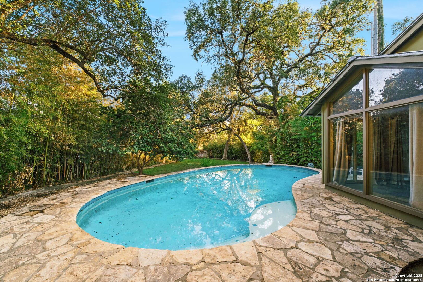 218 Bushnell
