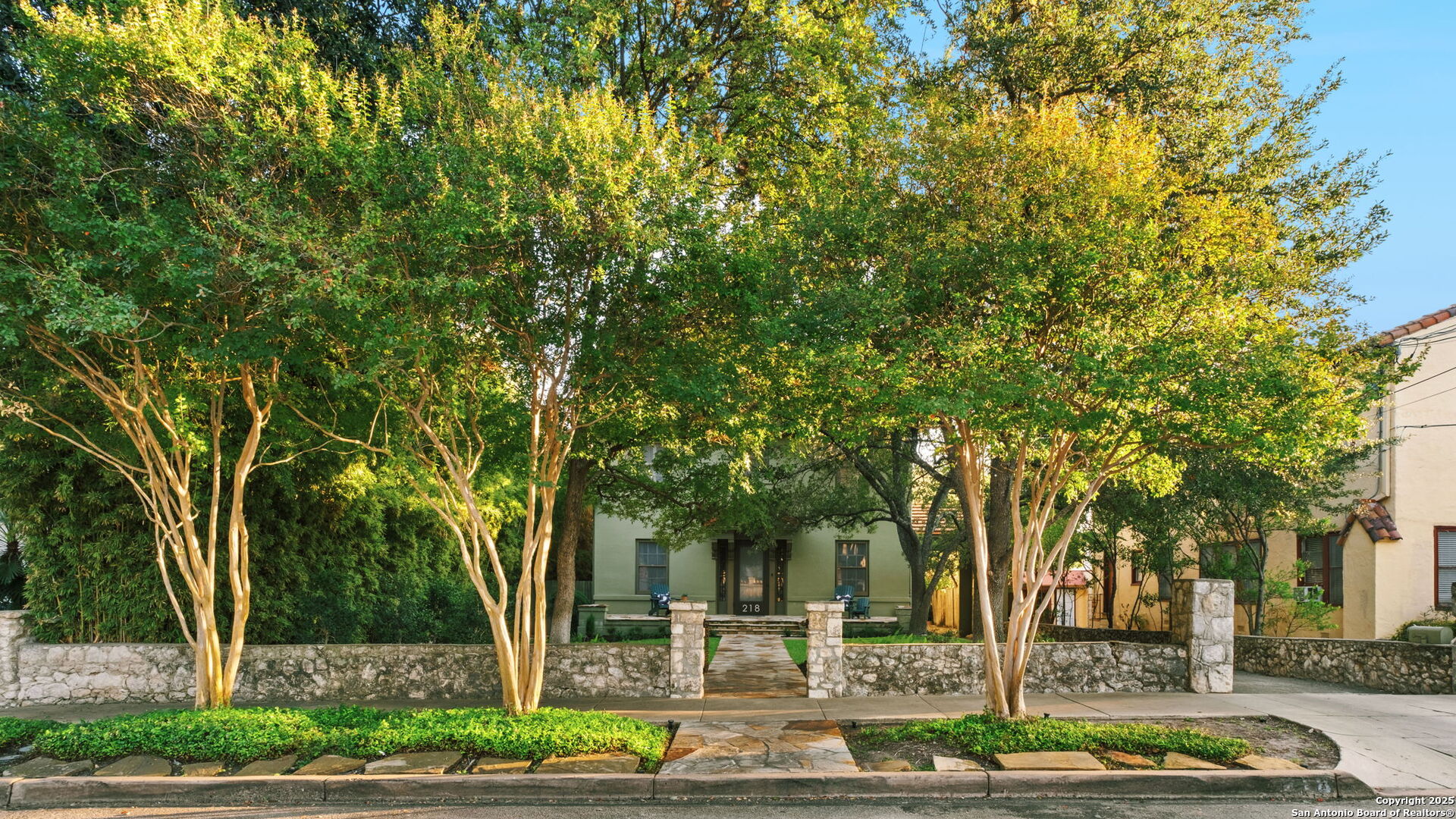 218 Bushnell