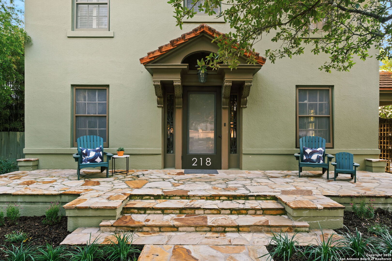 218 Bushnell