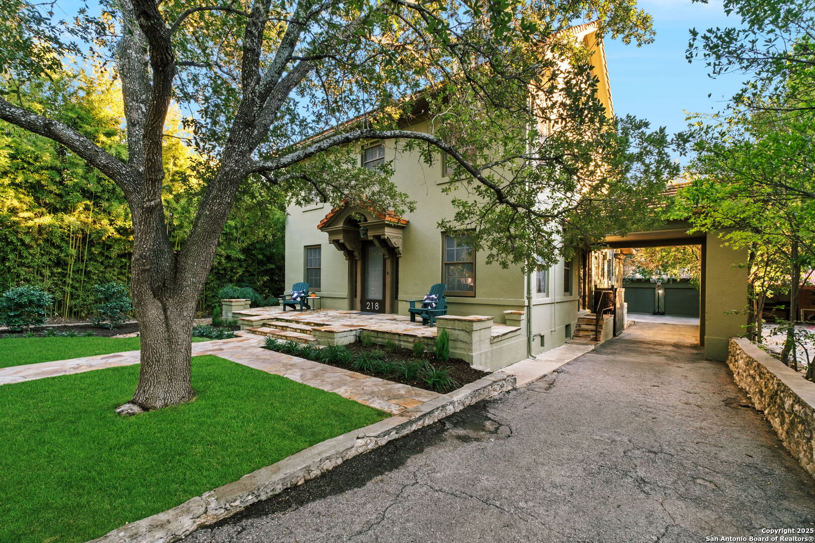 218 Bushnell