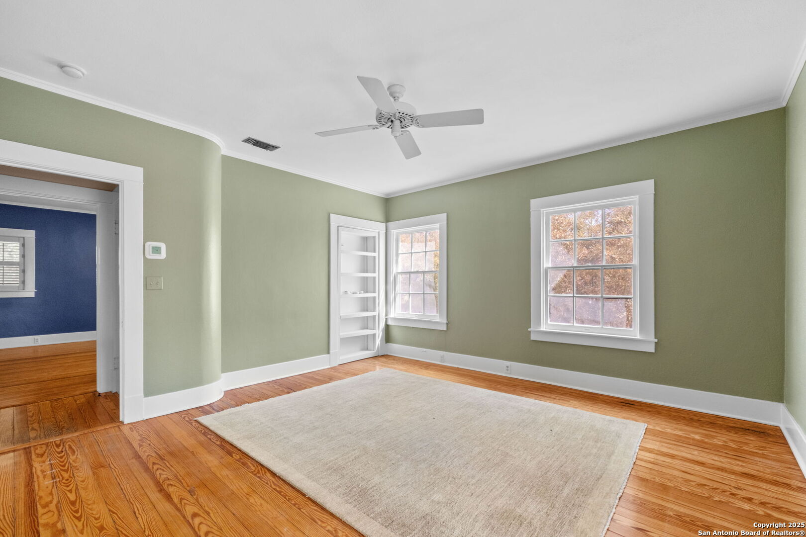 218 Bushnell