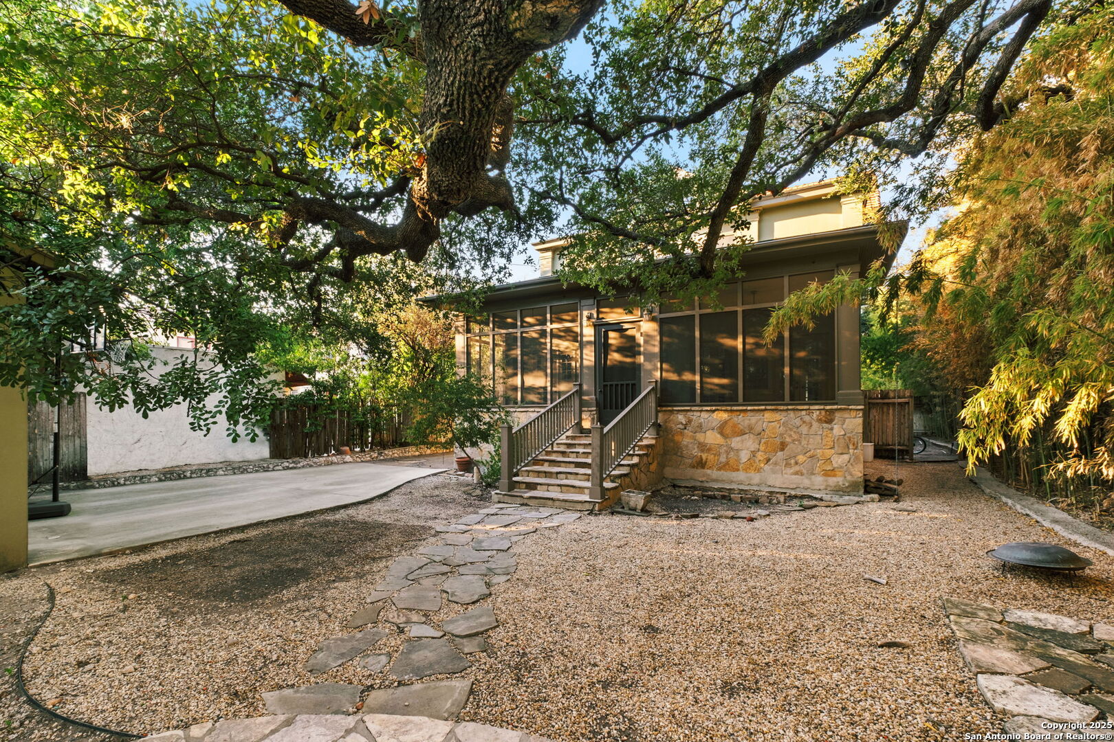 218 Bushnell