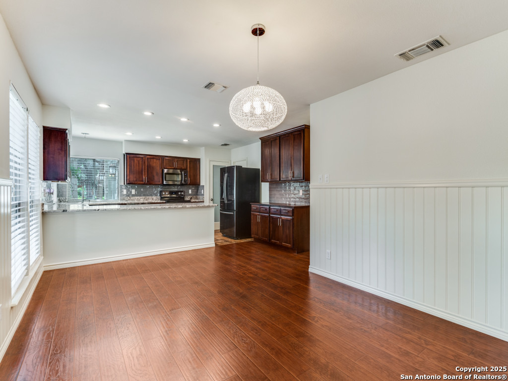 13739 Oak Pebble