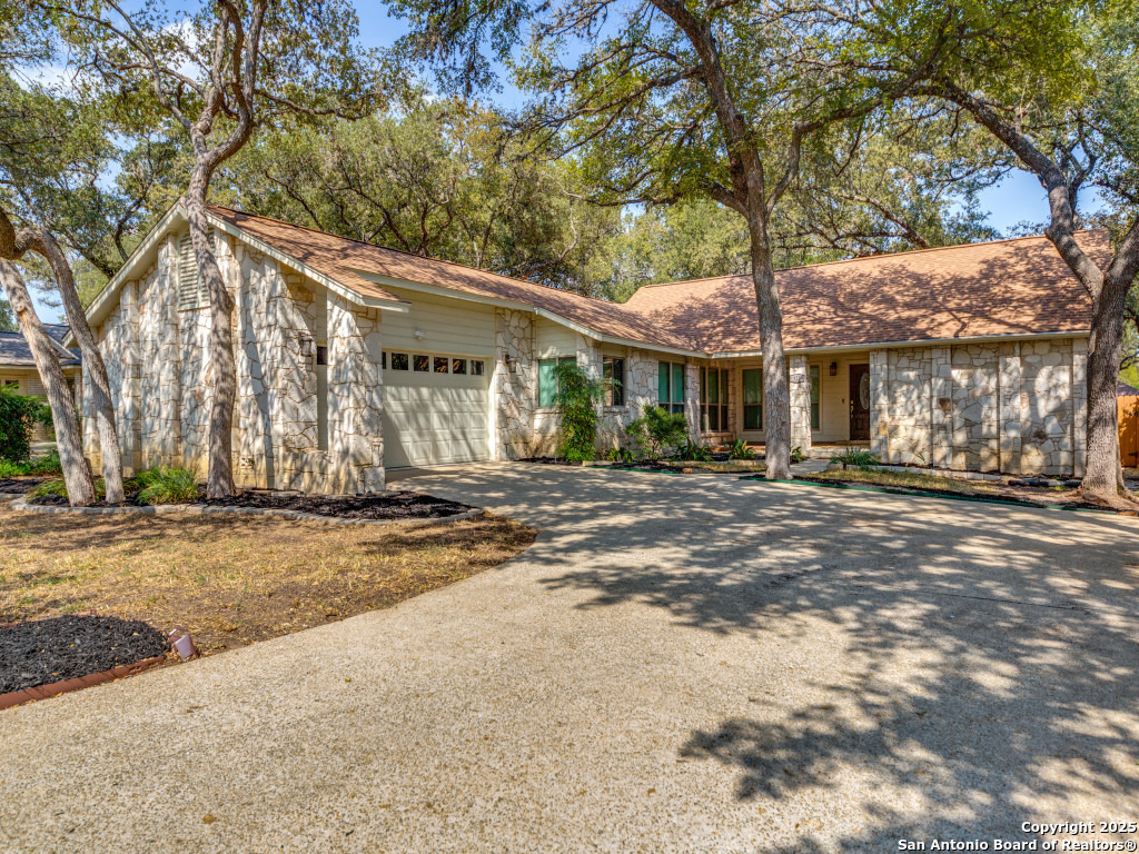 13739 Oak Pebble