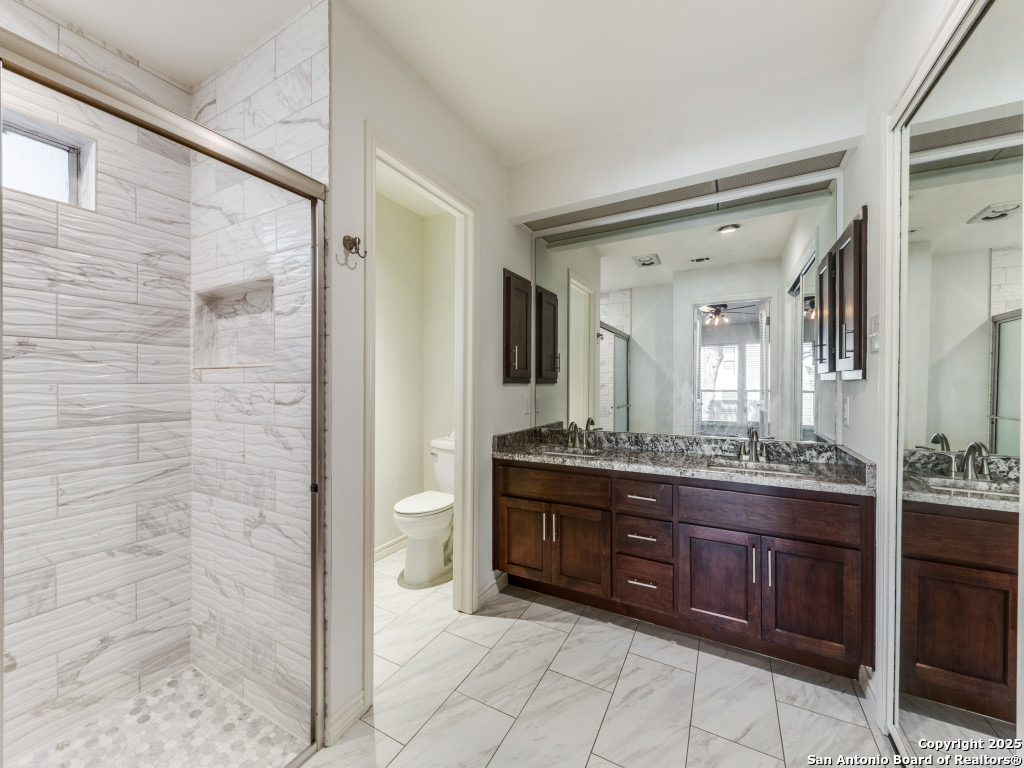 13739 Oak Pebble