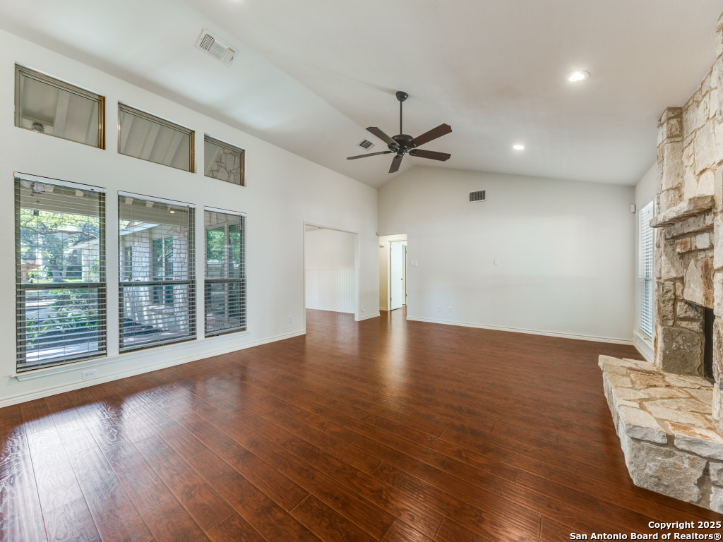 13739 Oak Pebble