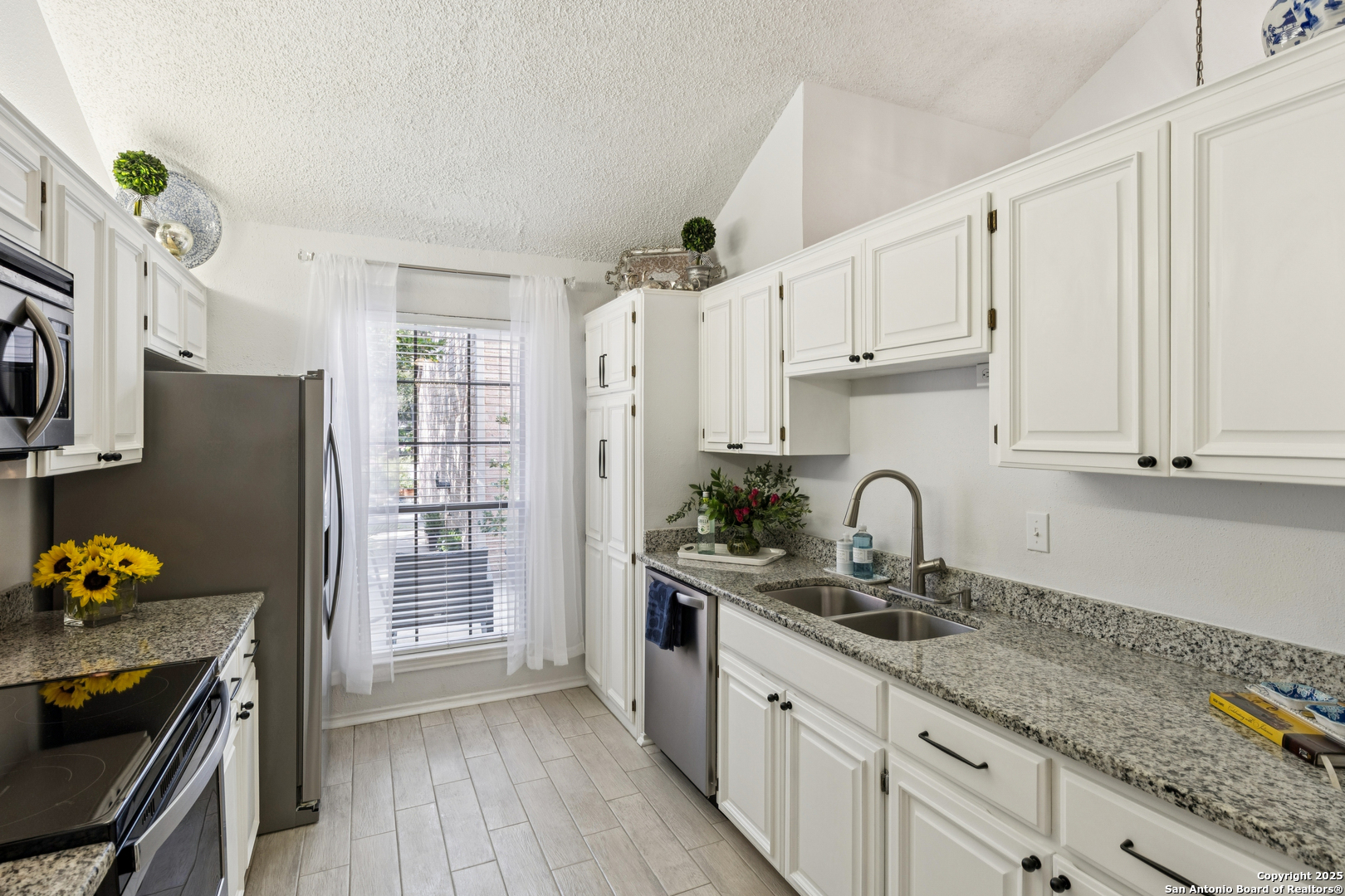 17230 Beacon Woods 1402