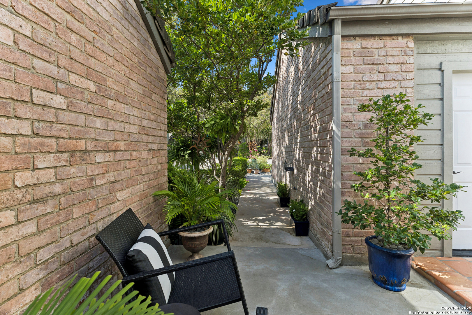 17230 Beacon Woods 1402