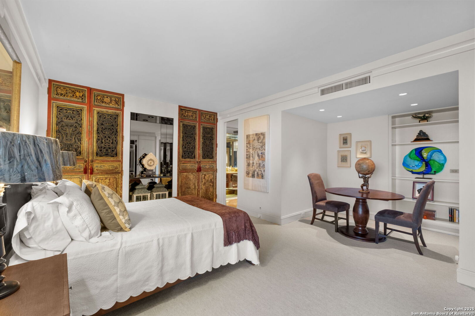 700 E Hildebrand 1401