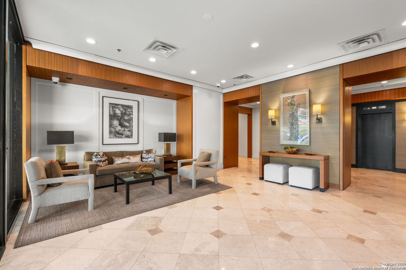 700 E Hildebrand 1401