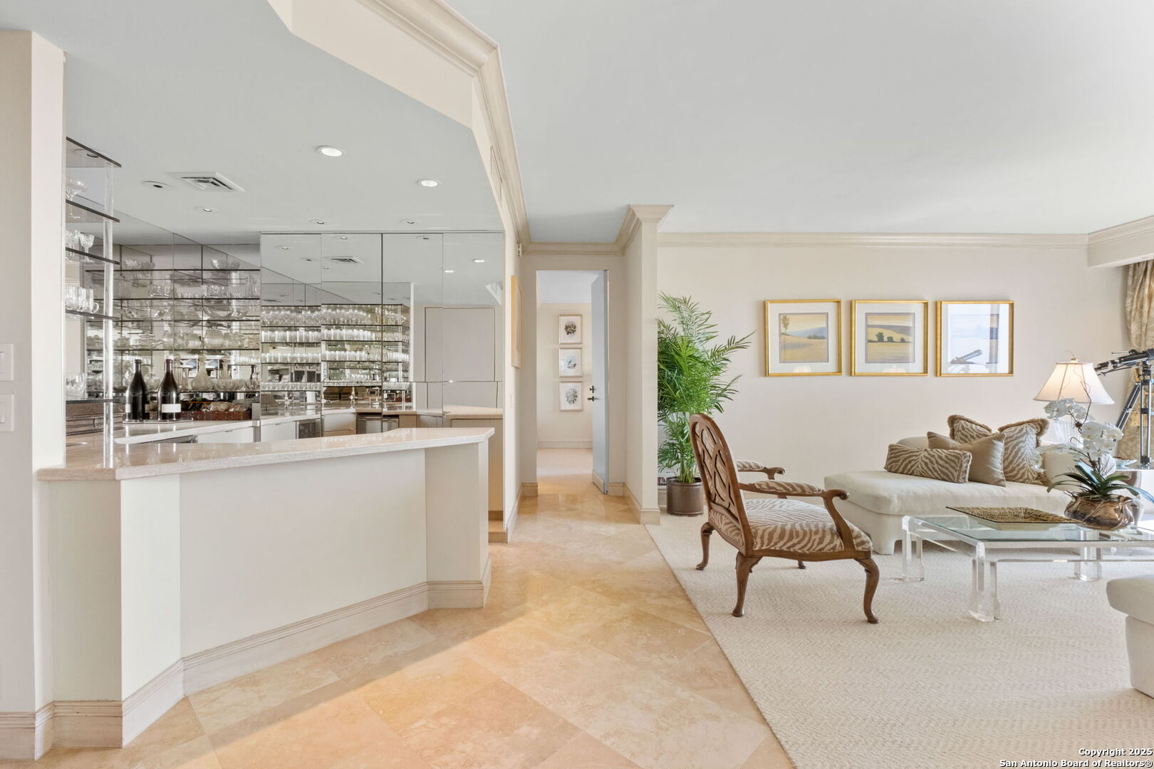 700 E Hildebrand 1401