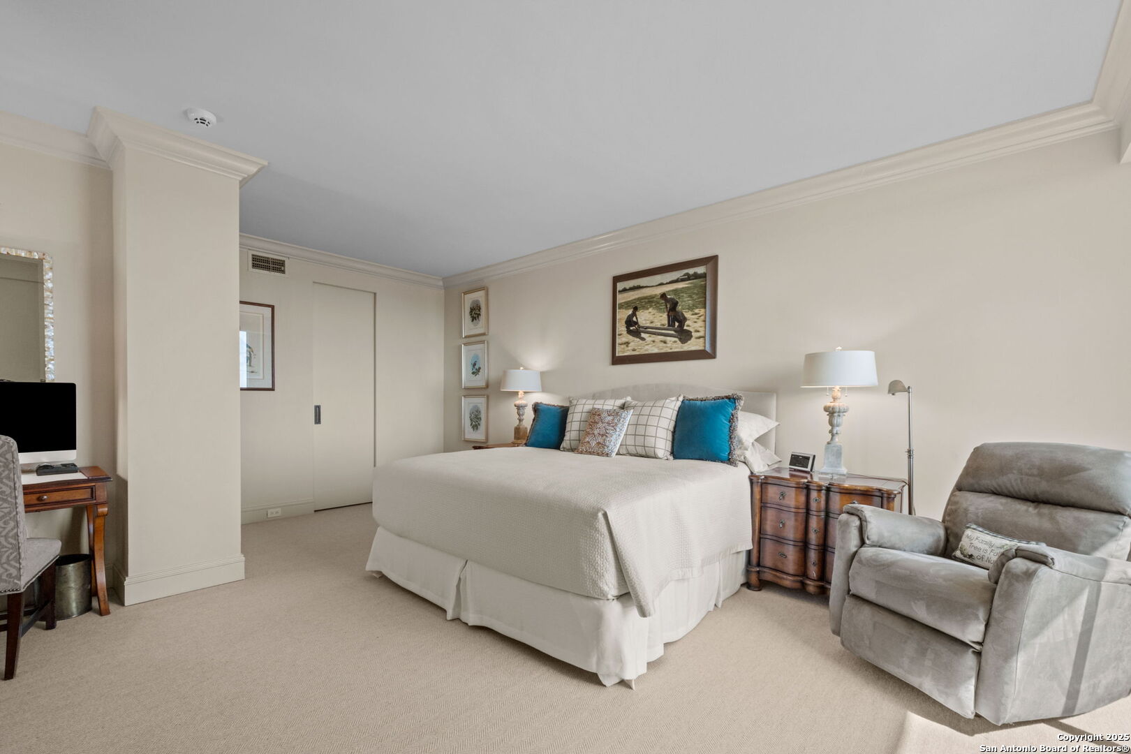 700 E Hildebrand 1401