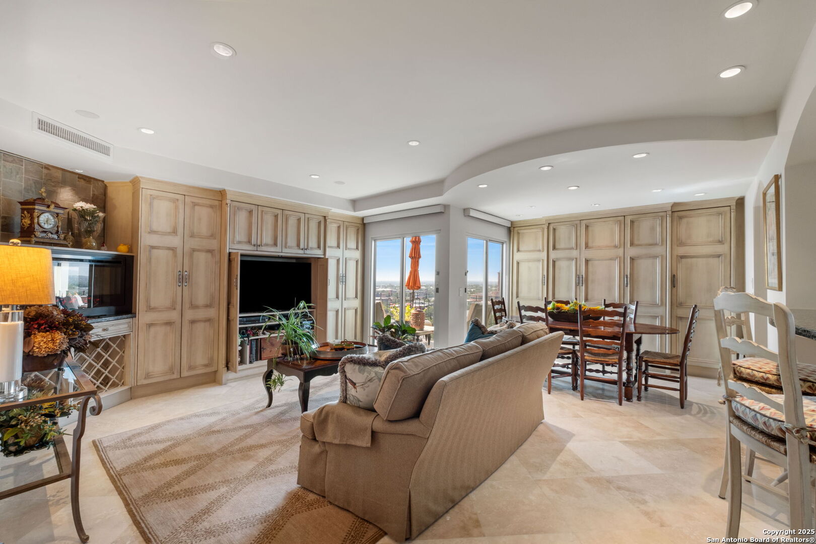 700 E Hildebrand 1401