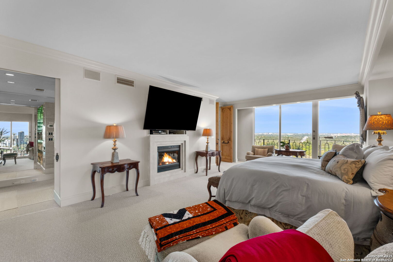 700 E Hildebrand 1401