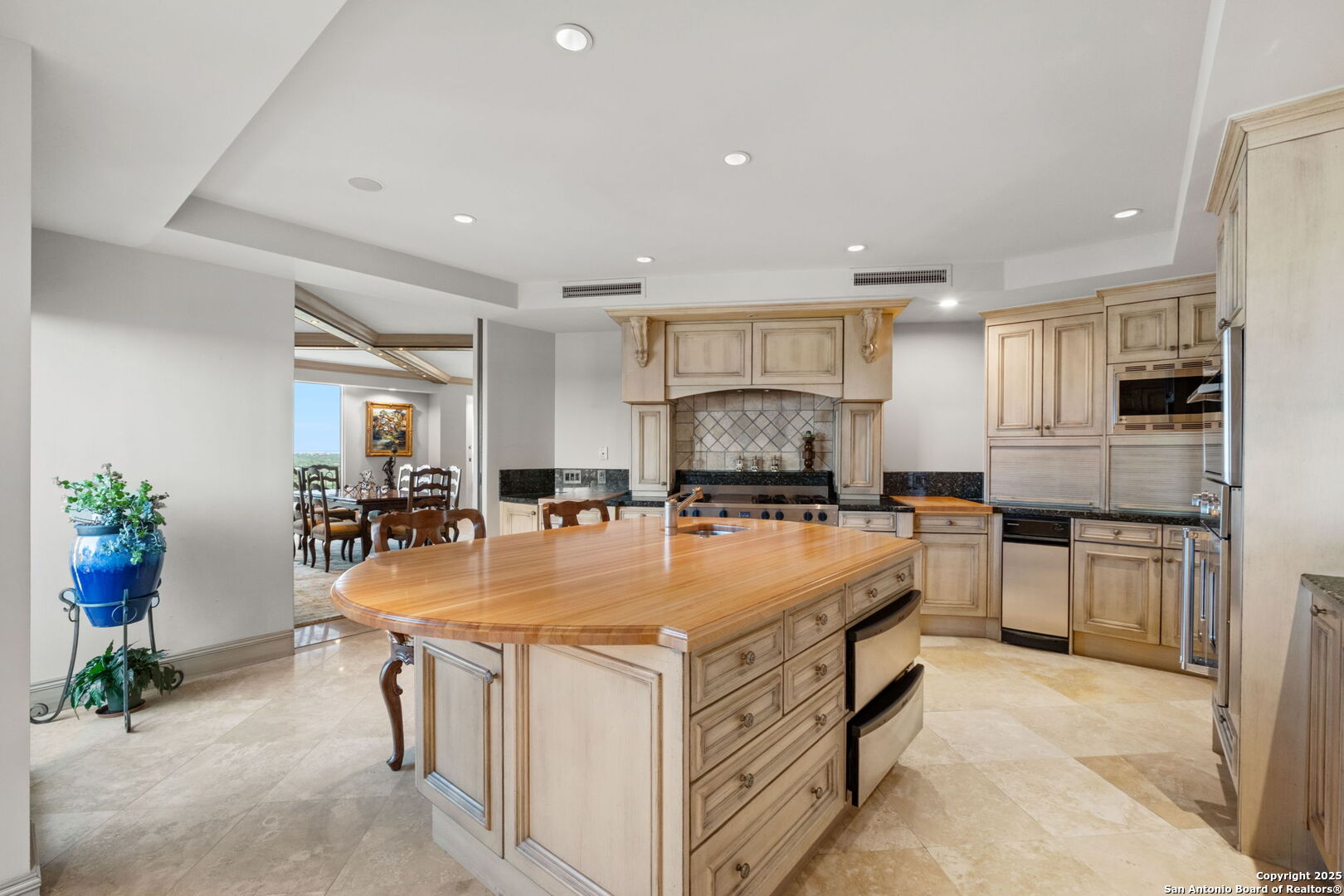 700 E Hildebrand 1401