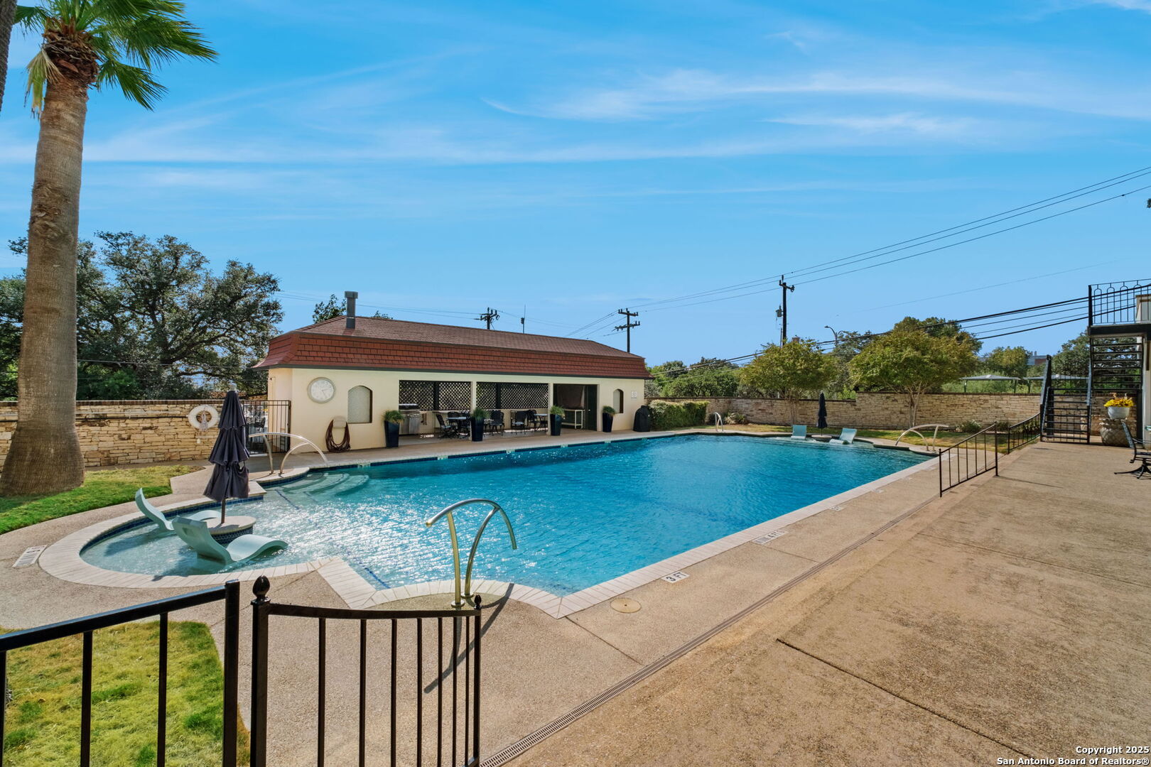 700 E Hildebrand 1401