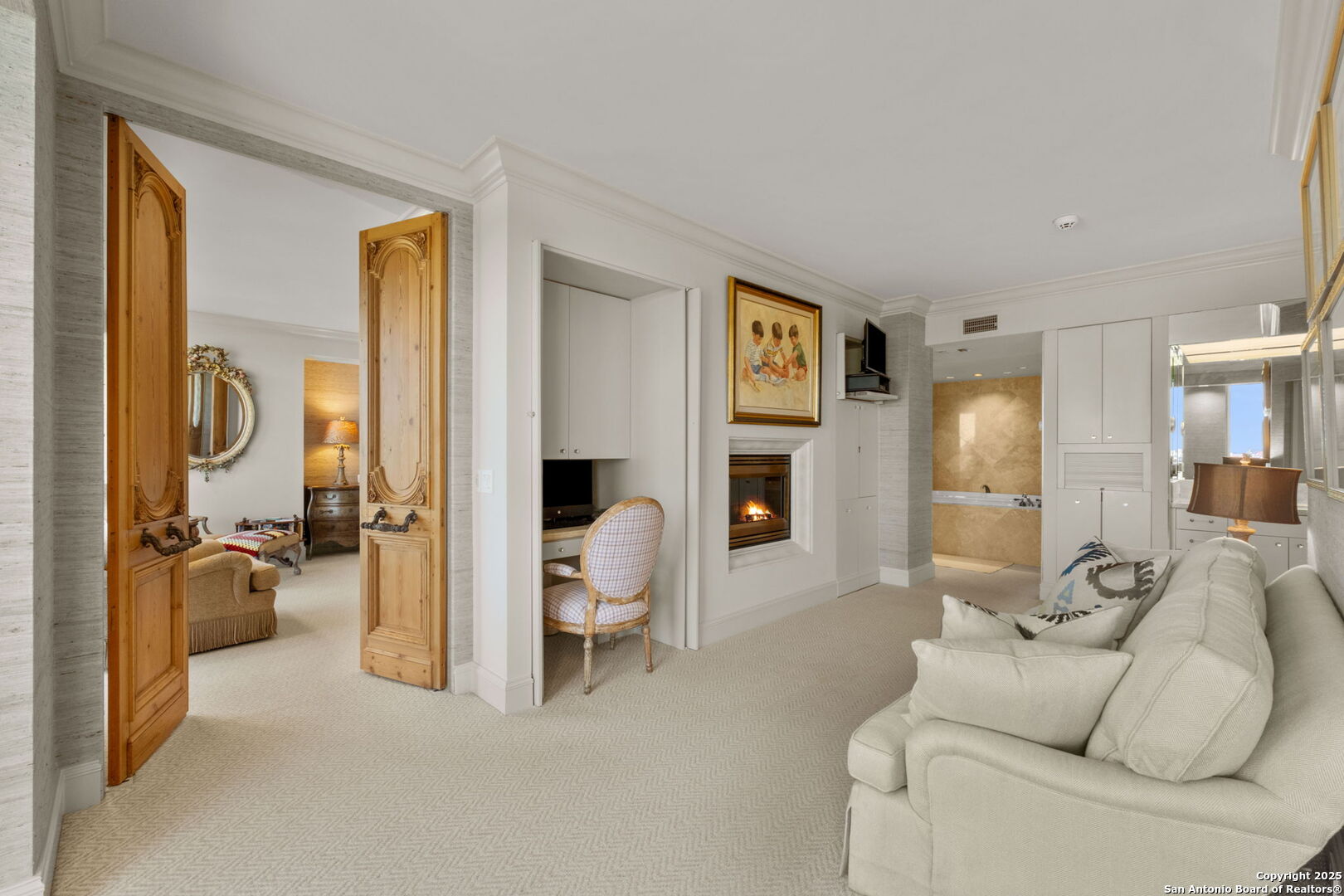 700 E Hildebrand 1401