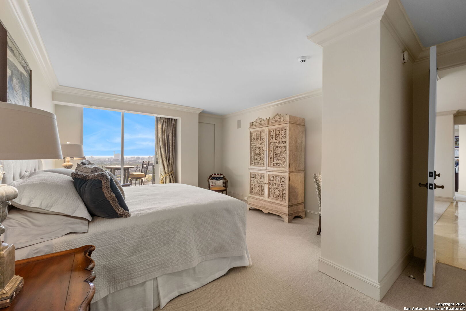 700 E Hildebrand 1401