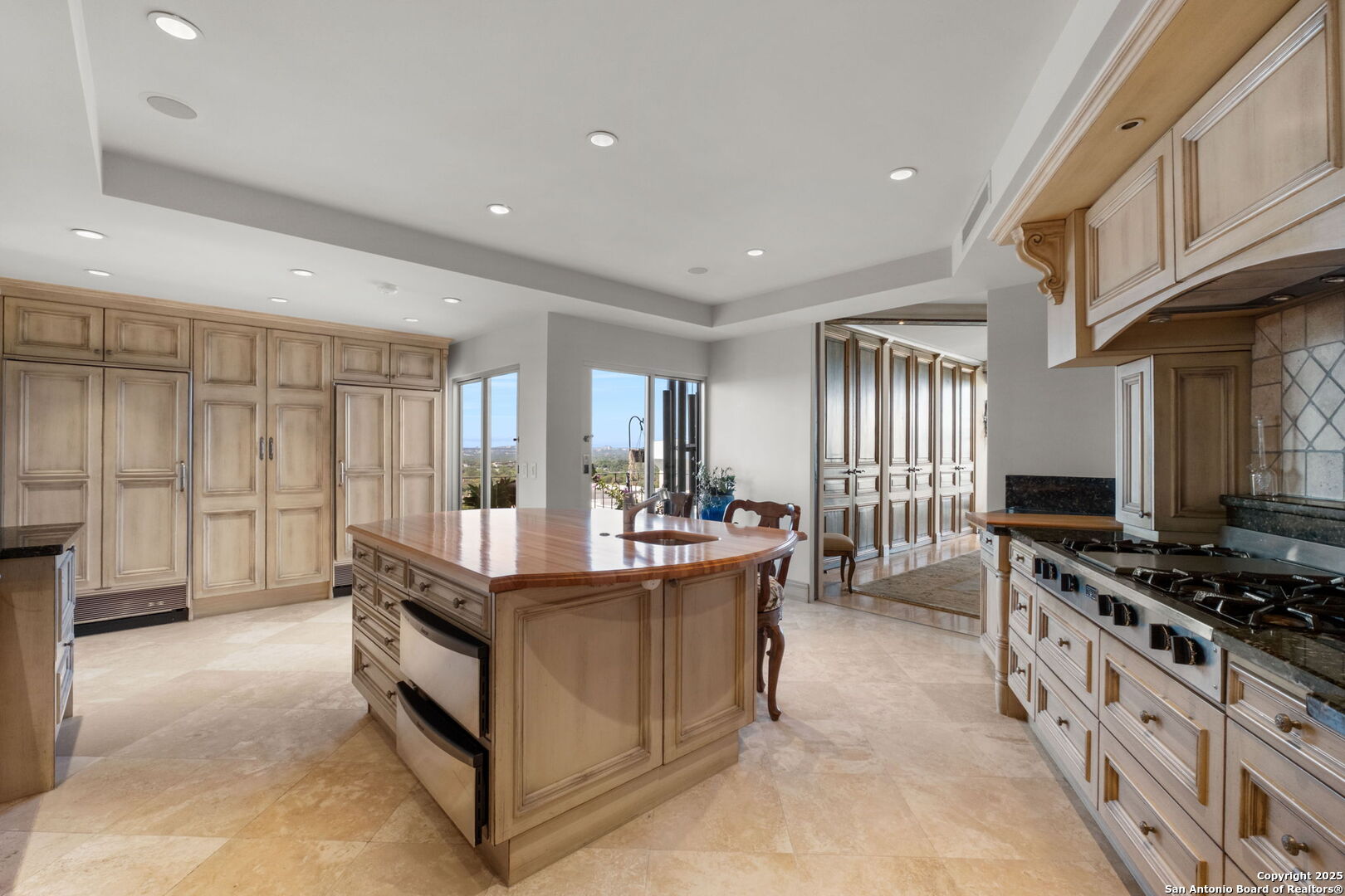 700 E Hildebrand 1401