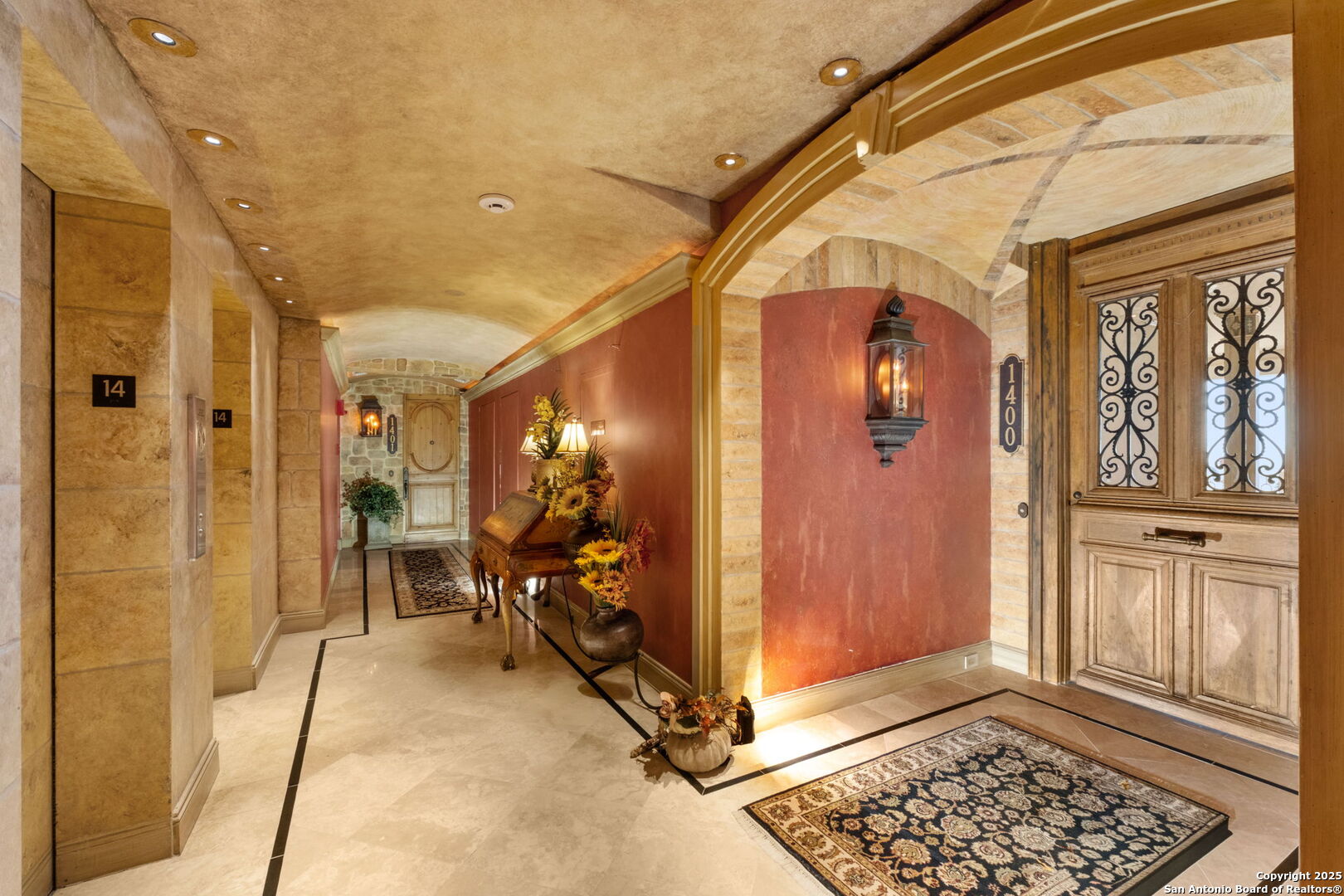 700 E Hildebrand 1401