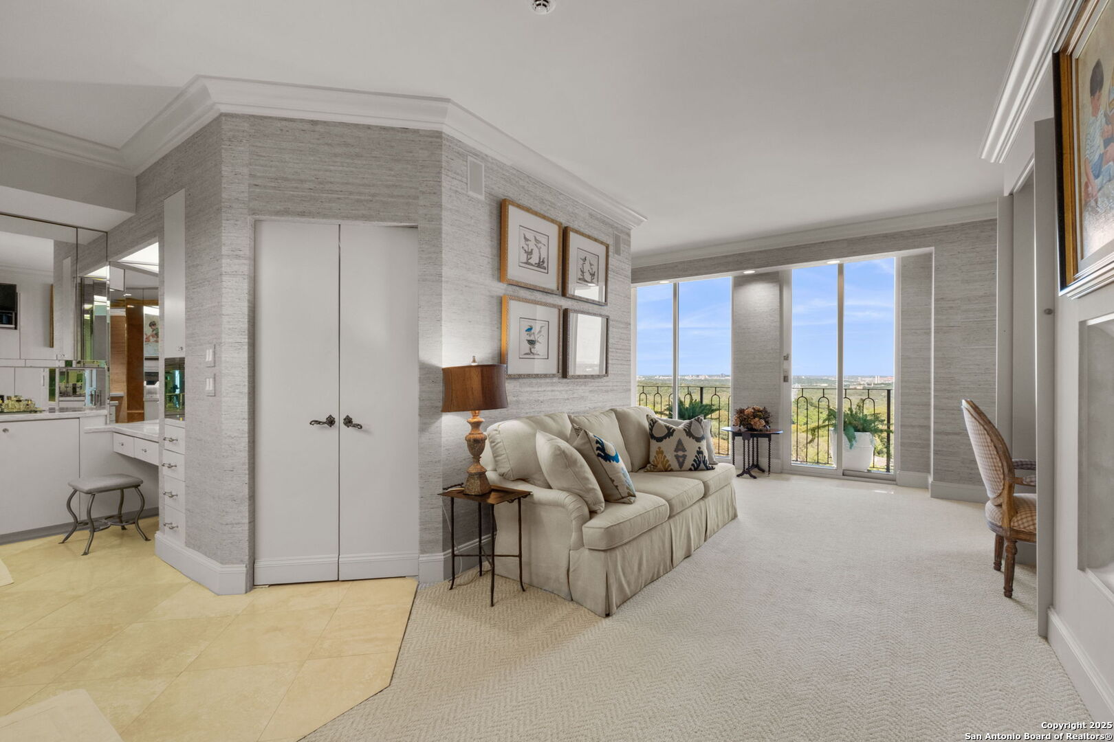 700 E Hildebrand 1401