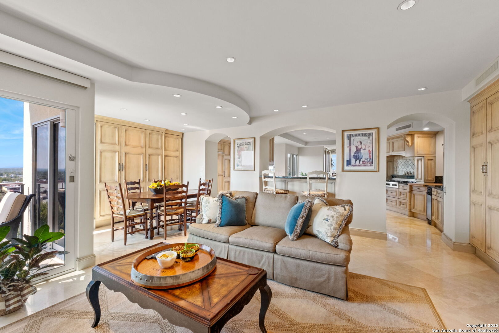 700 E Hildebrand 1401