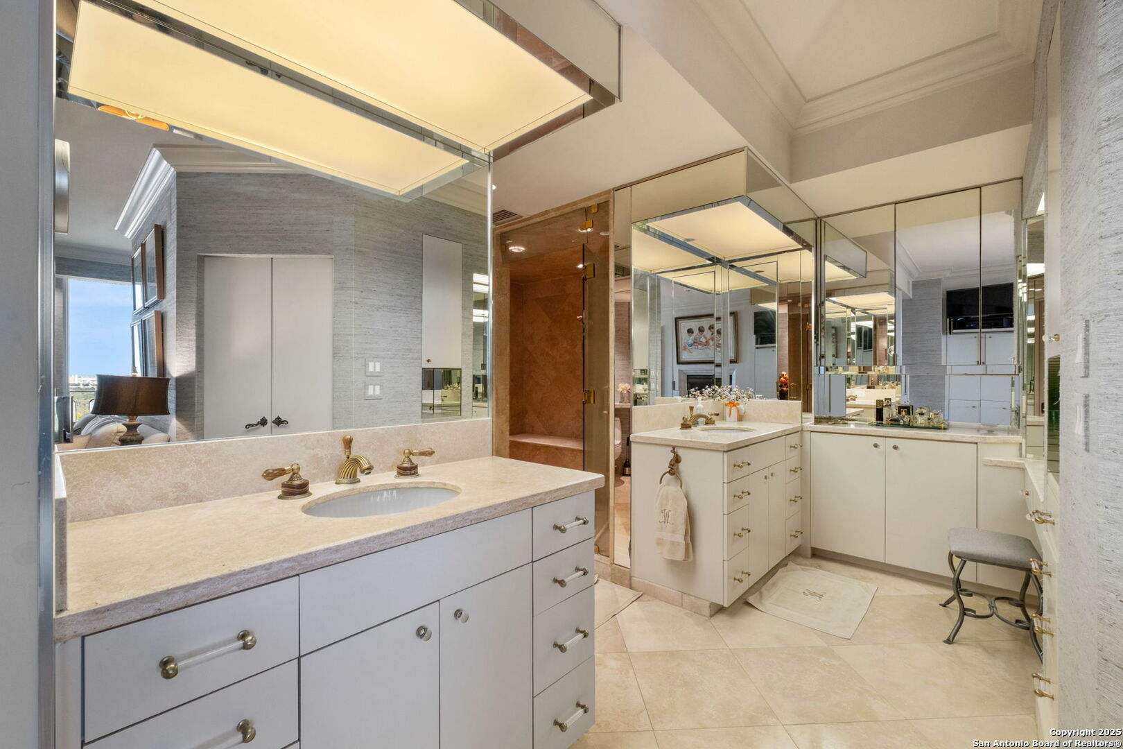 700 E Hildebrand 1401