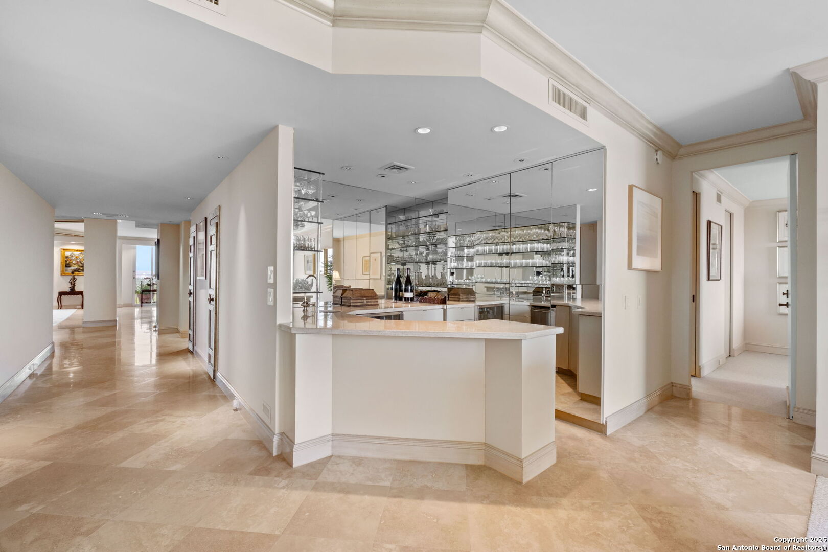 700 E Hildebrand 1401