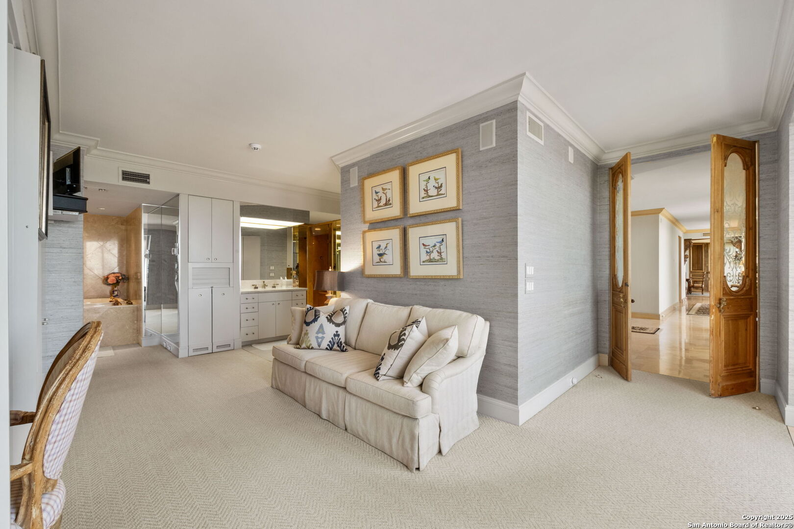 700 E Hildebrand 1401