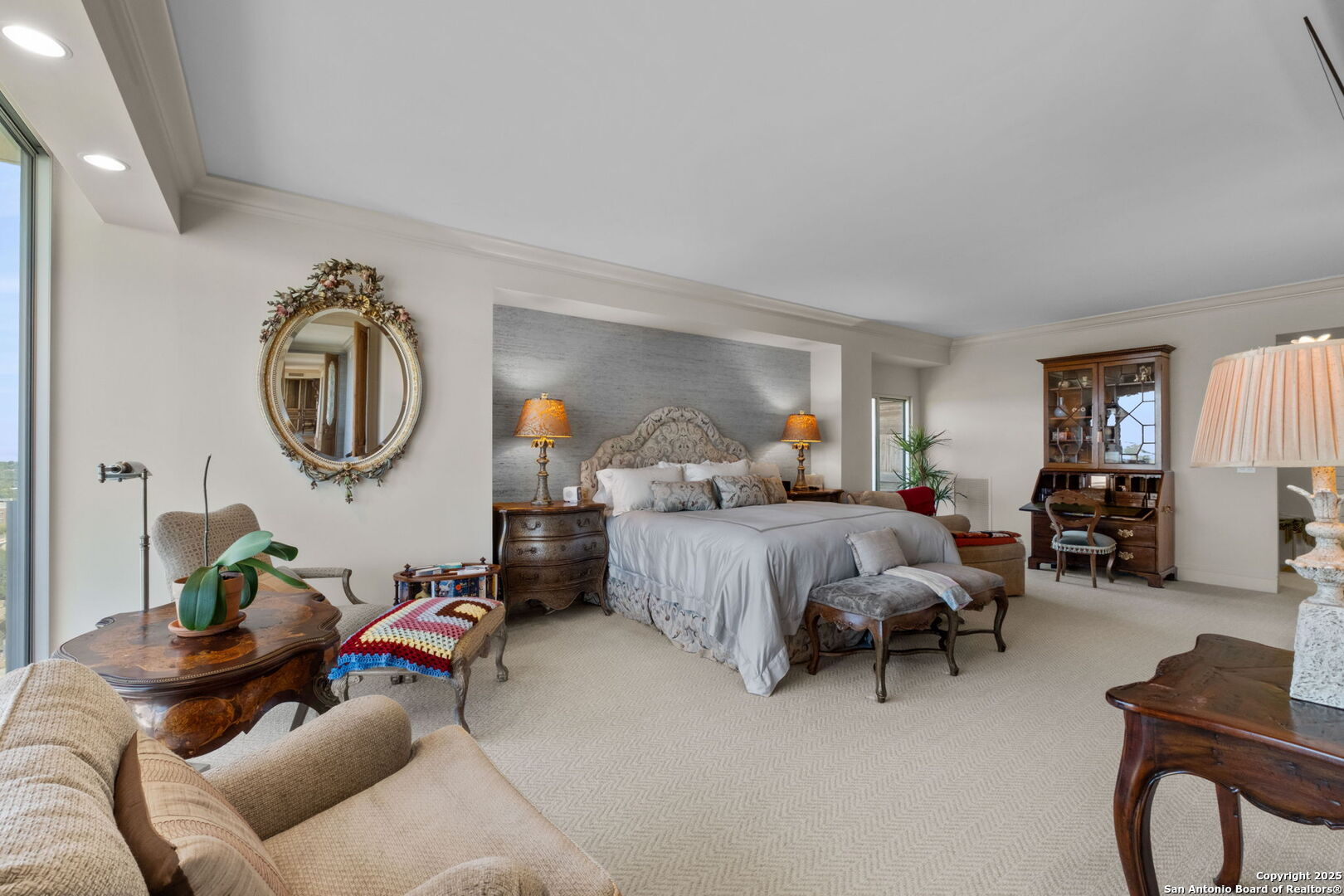 700 E Hildebrand 1401