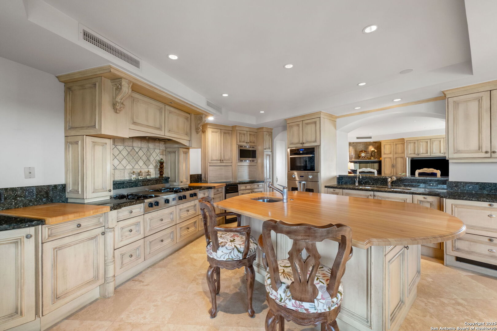 700 E Hildebrand 1401