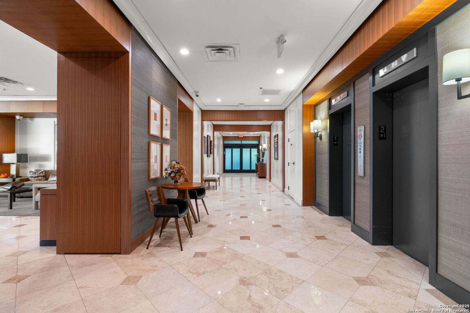 700 E Hildebrand 1401