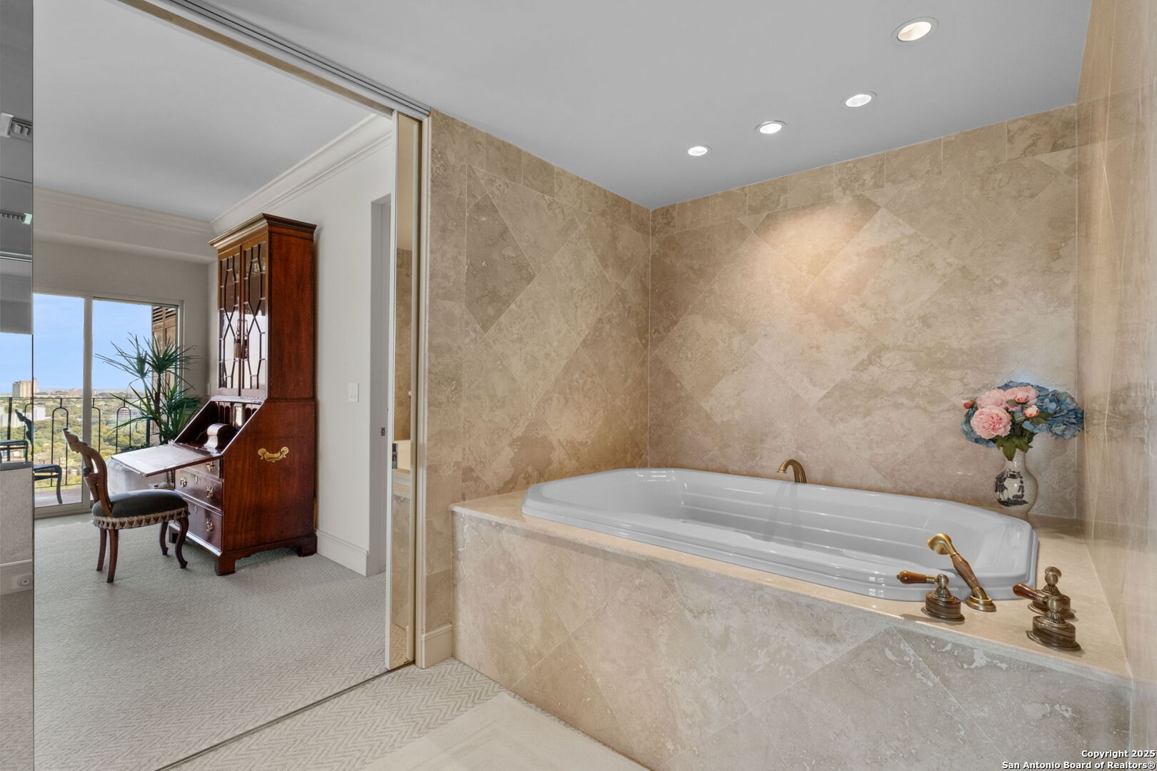 700 E Hildebrand 1401