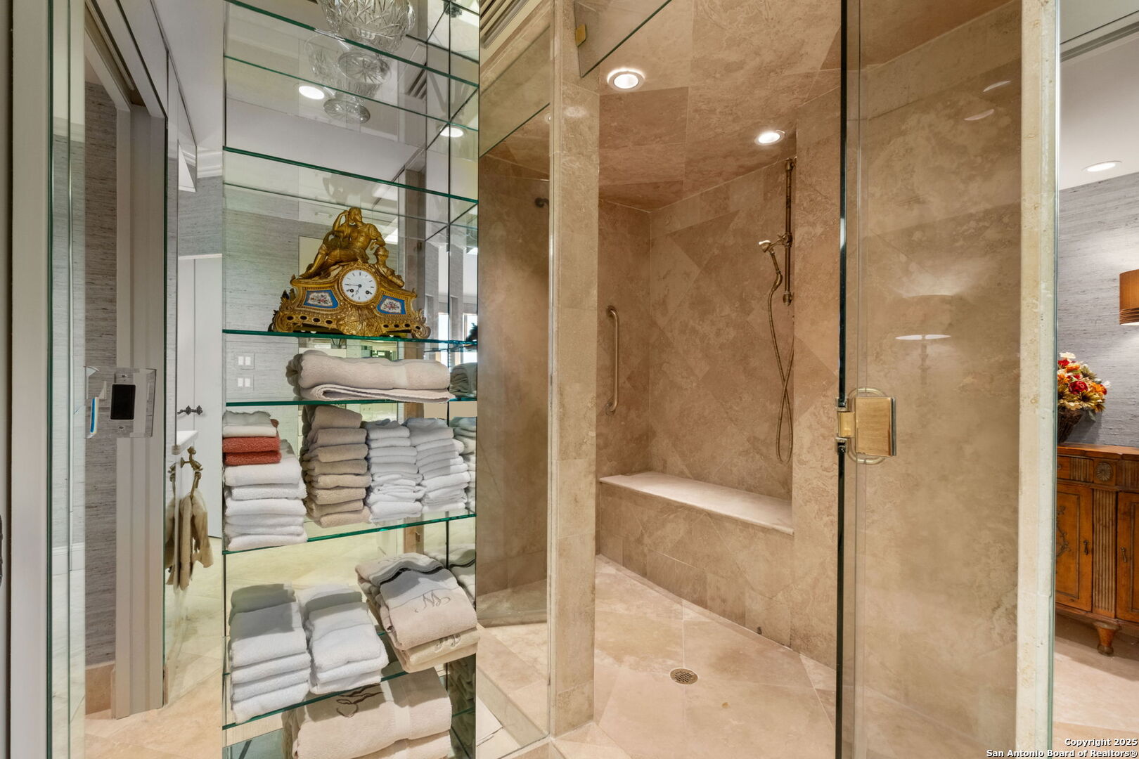 700 E Hildebrand 1401