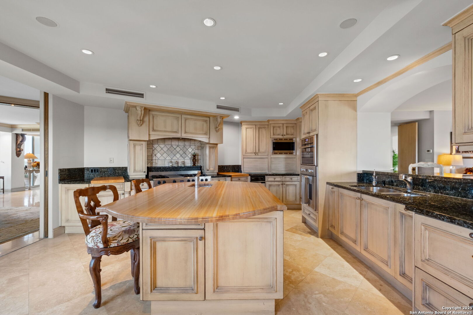 700 E Hildebrand 1401