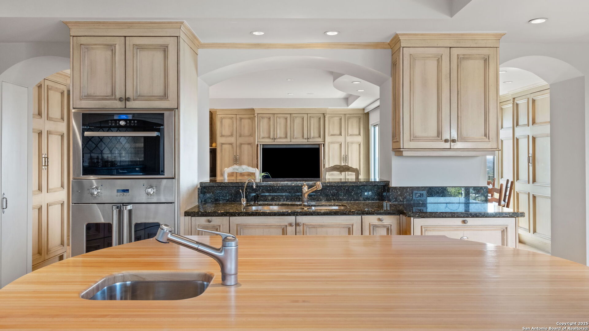 700 E Hildebrand 1401