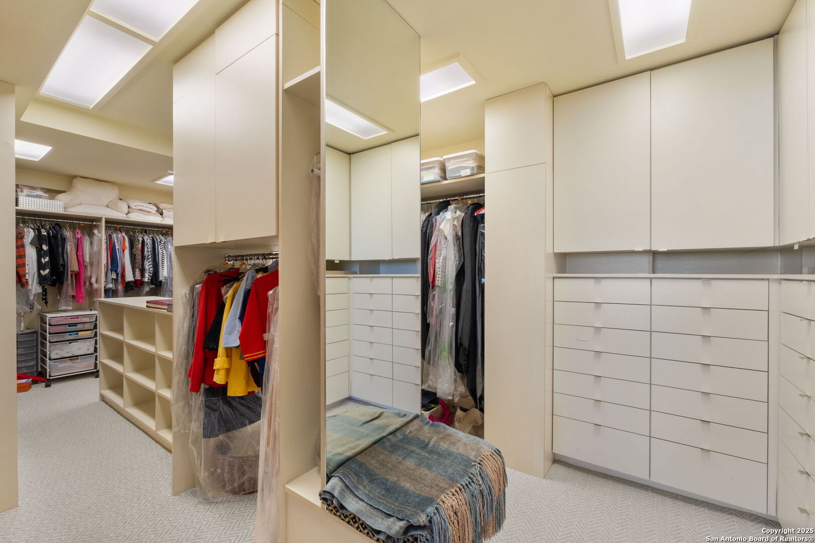 700 E Hildebrand 1401