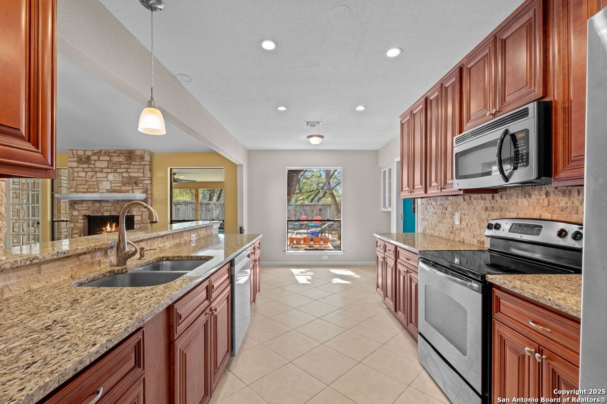 4614 Fringetree Woods