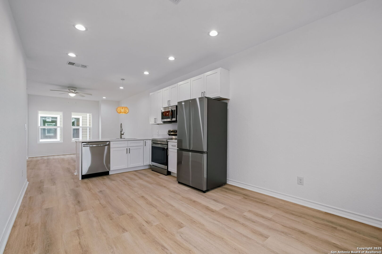 1502 S Walters