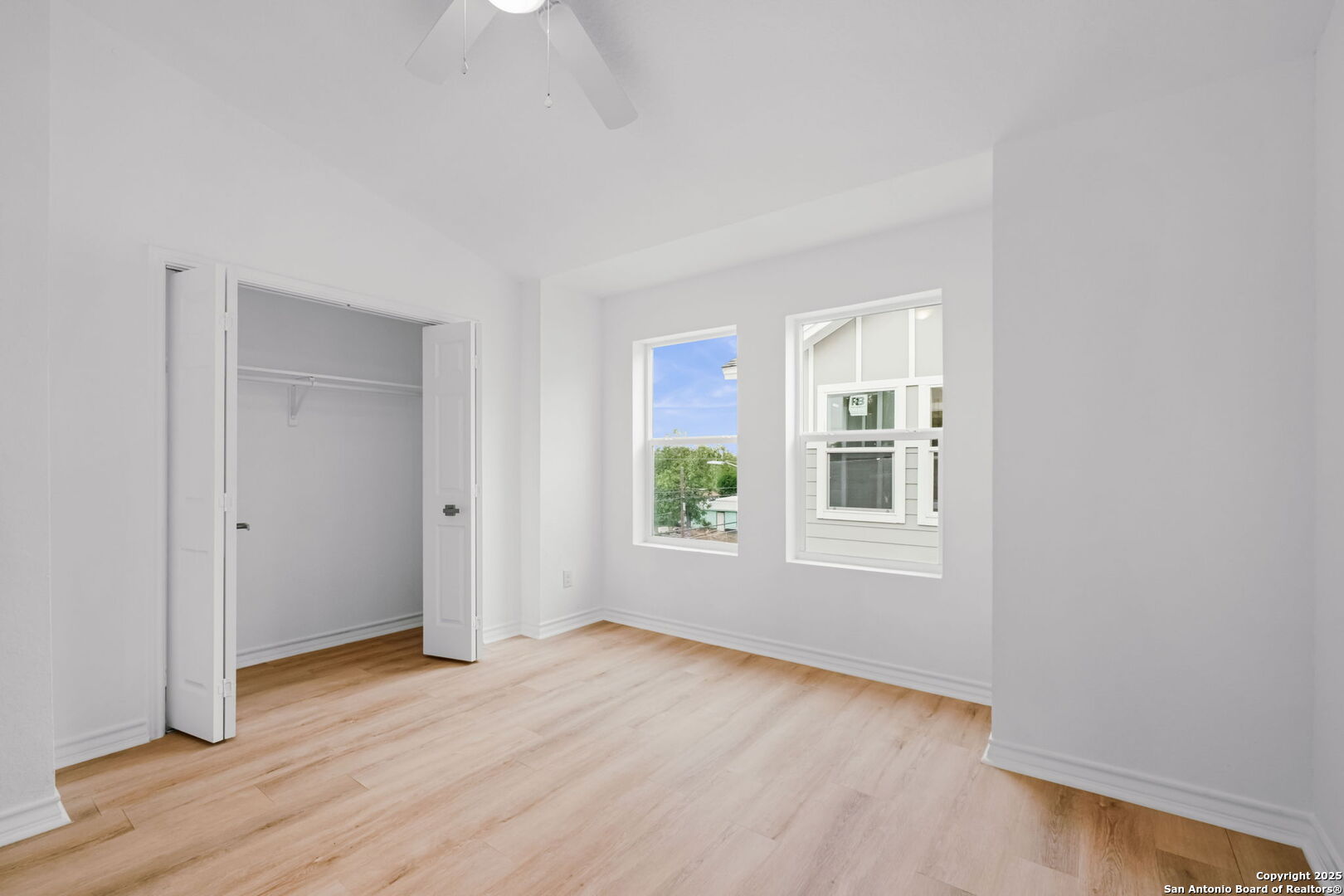1502 S Walters