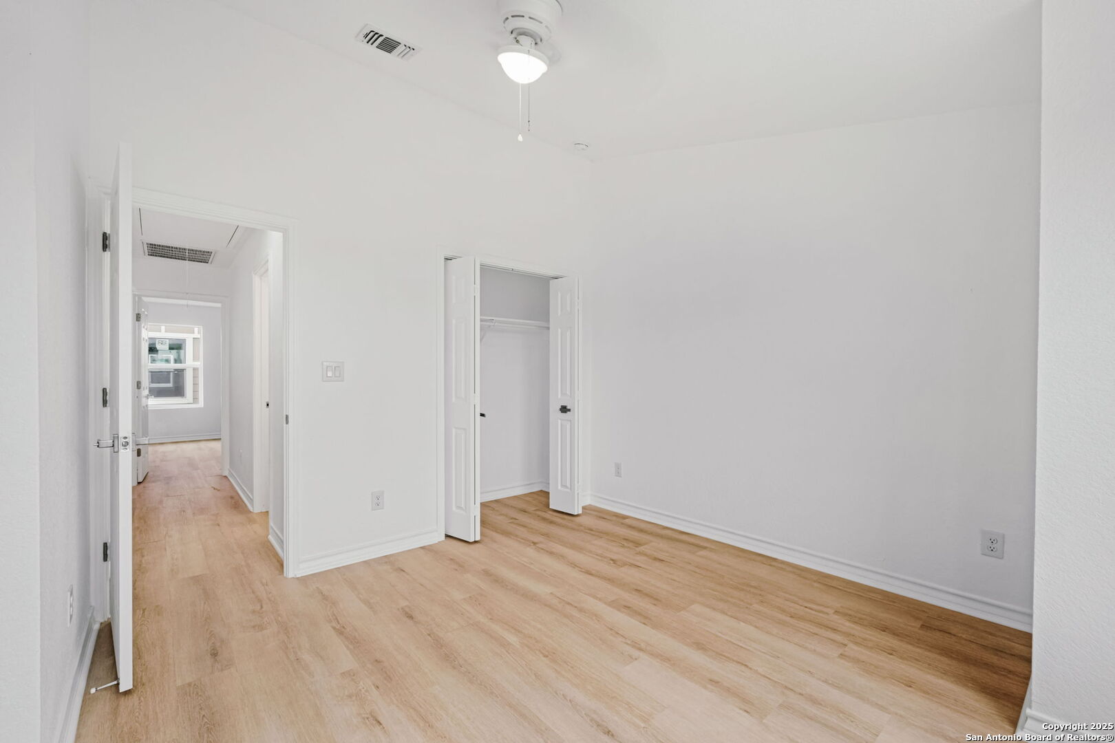 1502 S Walters