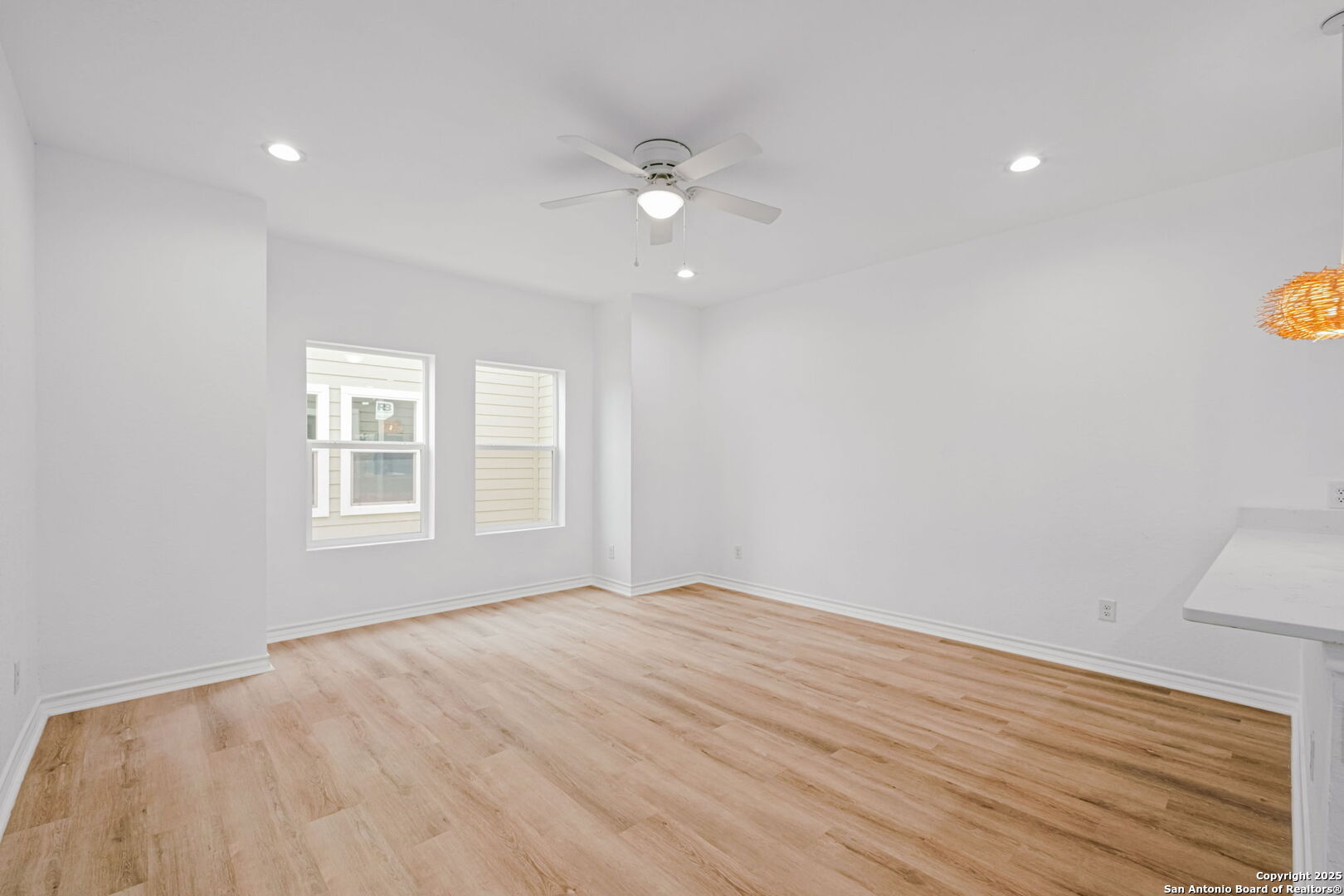 1502 S Walters