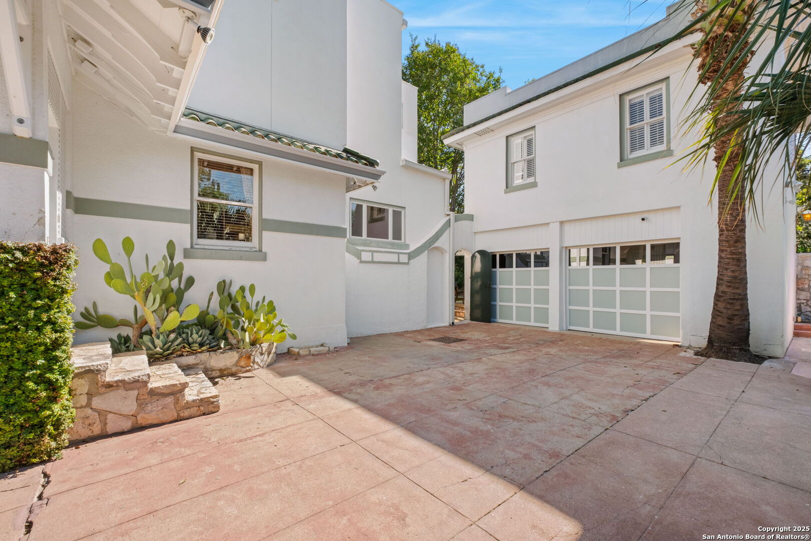 308 W Summit Ave