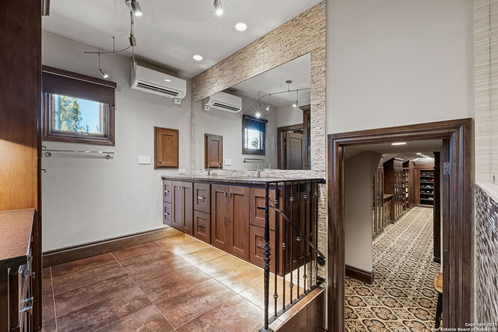 308 W Summit Ave