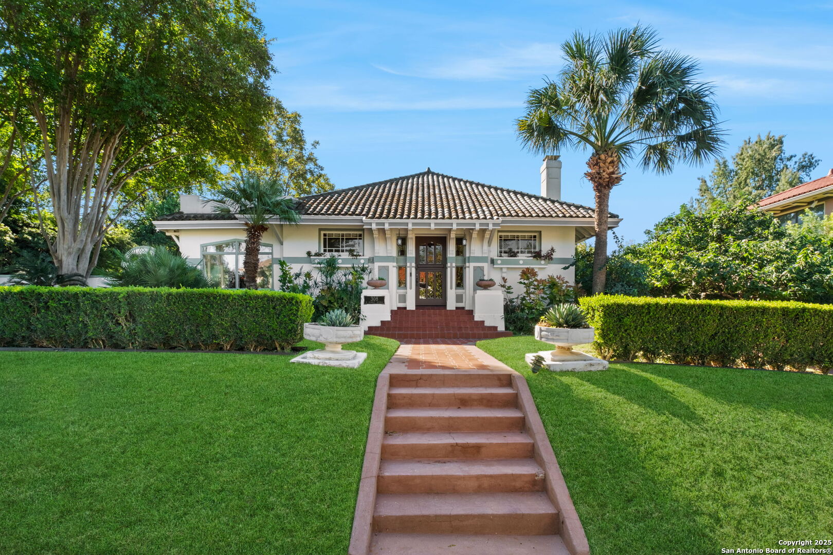 308 W Summit Ave