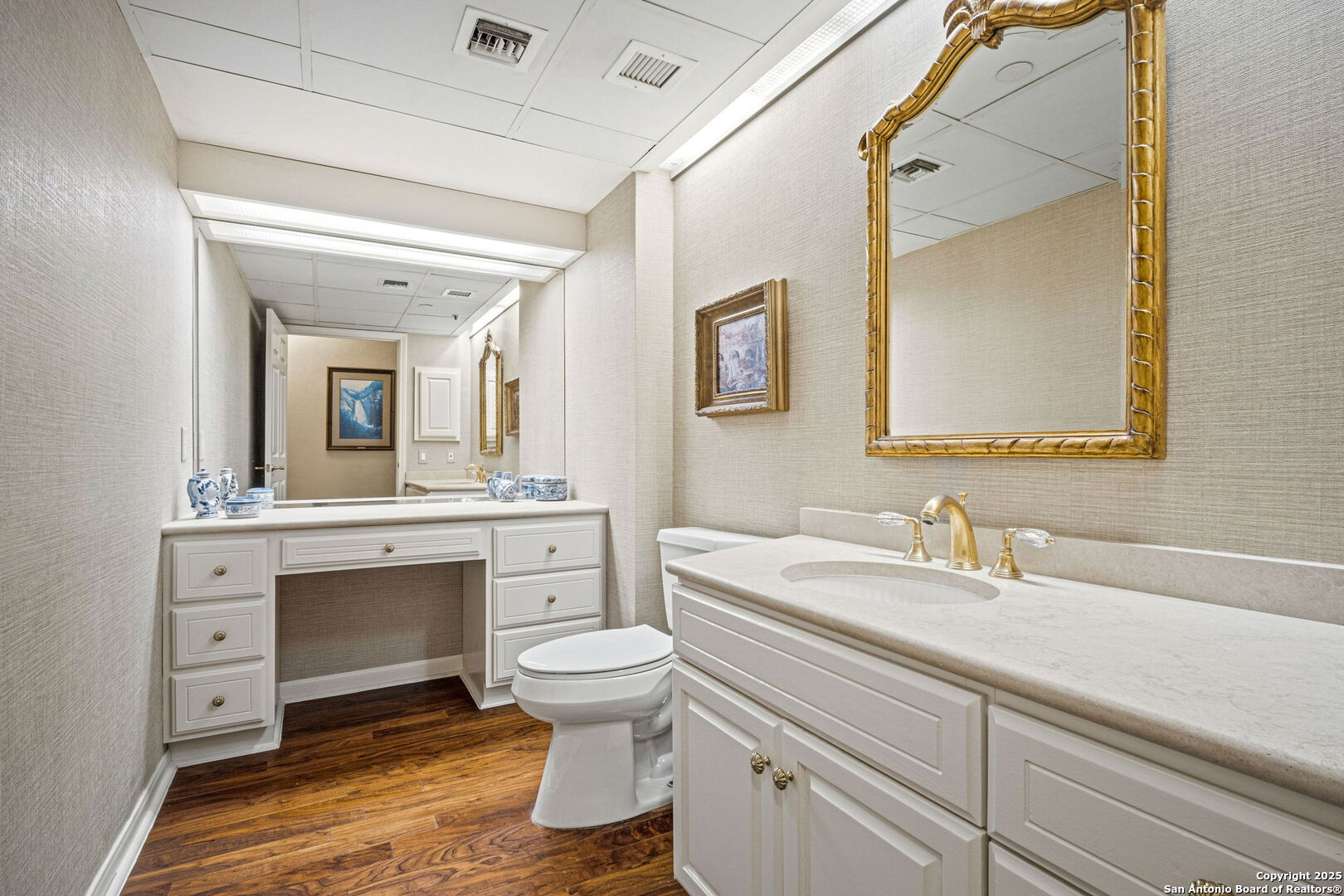 1 Towers Park Ln 810