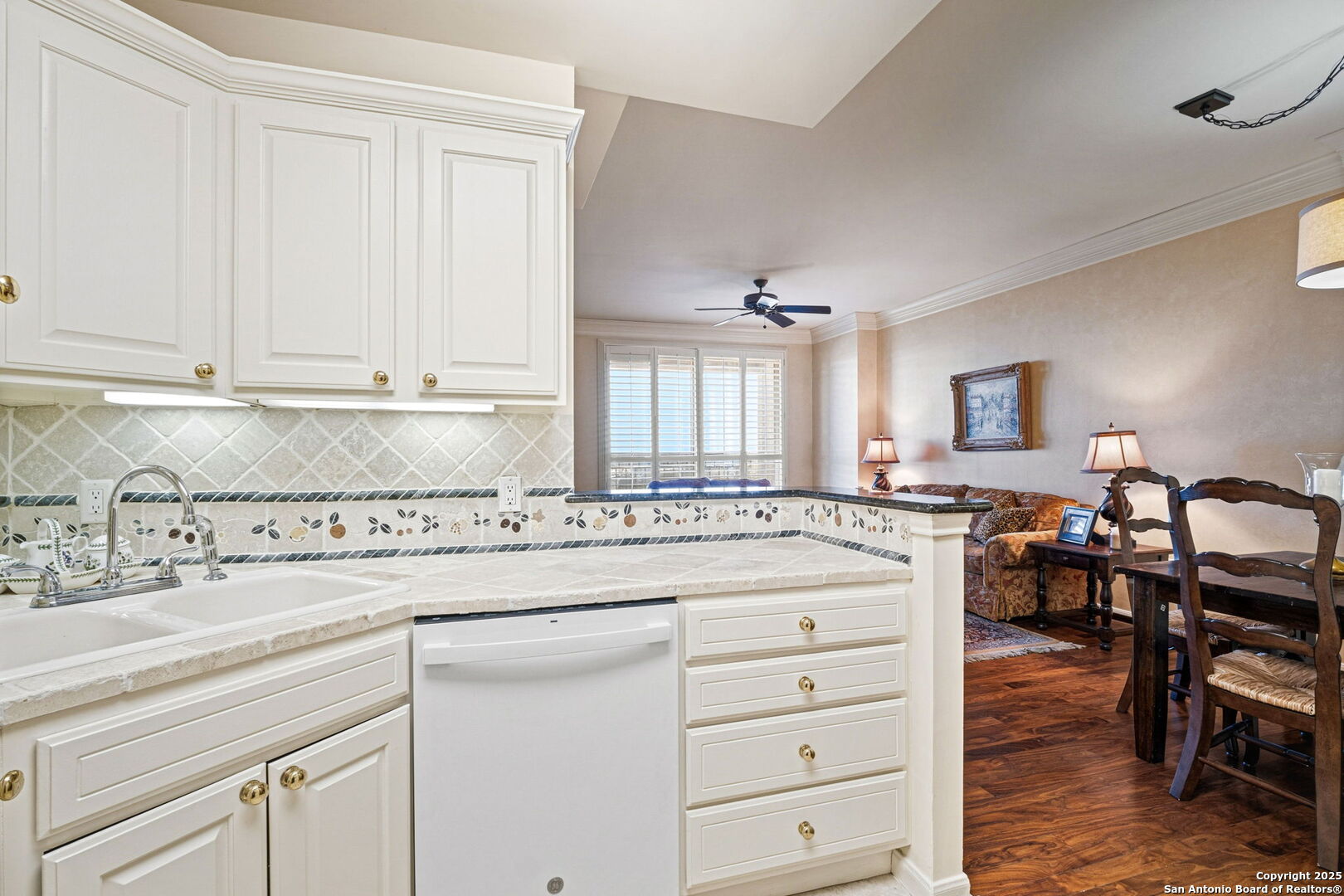 1 Towers Park Ln 810