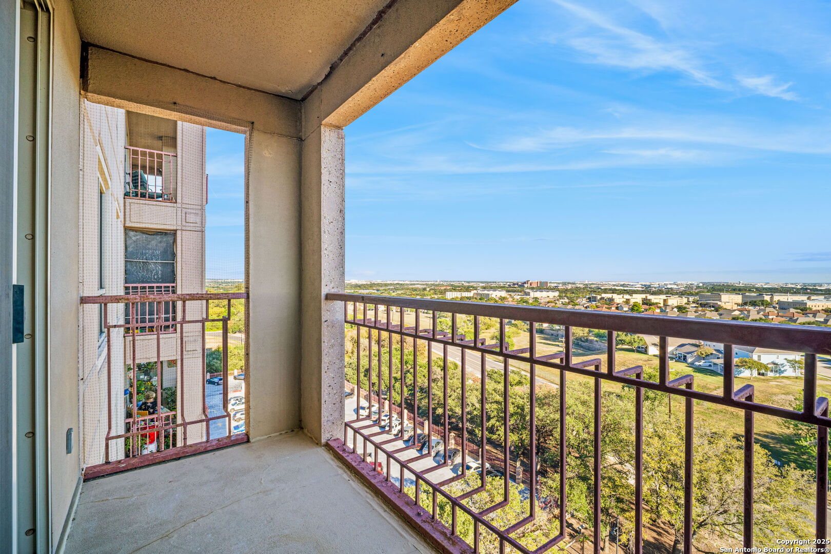 1 Towers Park Ln 810