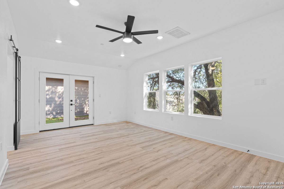 106 Bank St 102